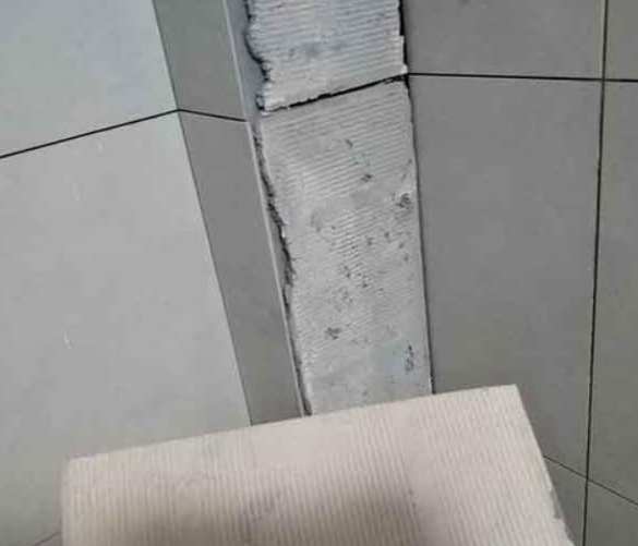 淮南市瓷砖空鼓维修公司分享下厨房瓷砖脱落的补救措施。